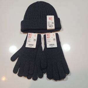 NWT Uniqlo Heattech Hat and Gloves Set